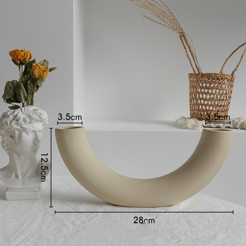 Simplicity Ceramic Vase: Minimal Beauty, Maximum Impact