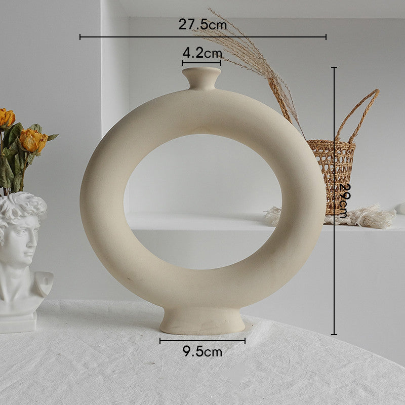 Simplicity Ceramic Vase: Minimal Beauty, Maximum Impact